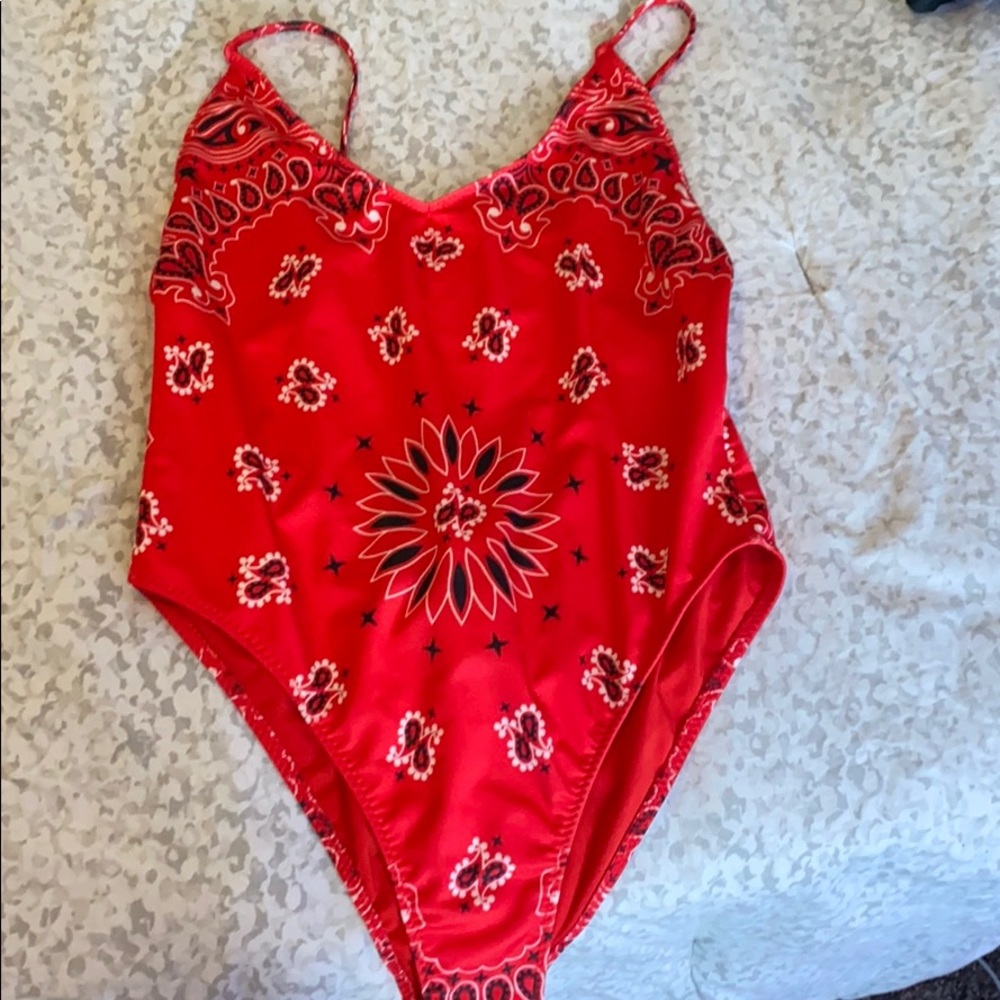 Swimsuit/bodysuit